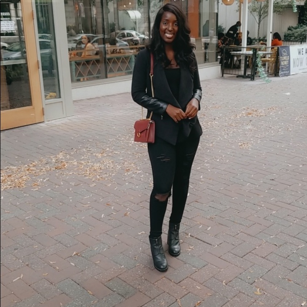 Meet your Posher, Isata